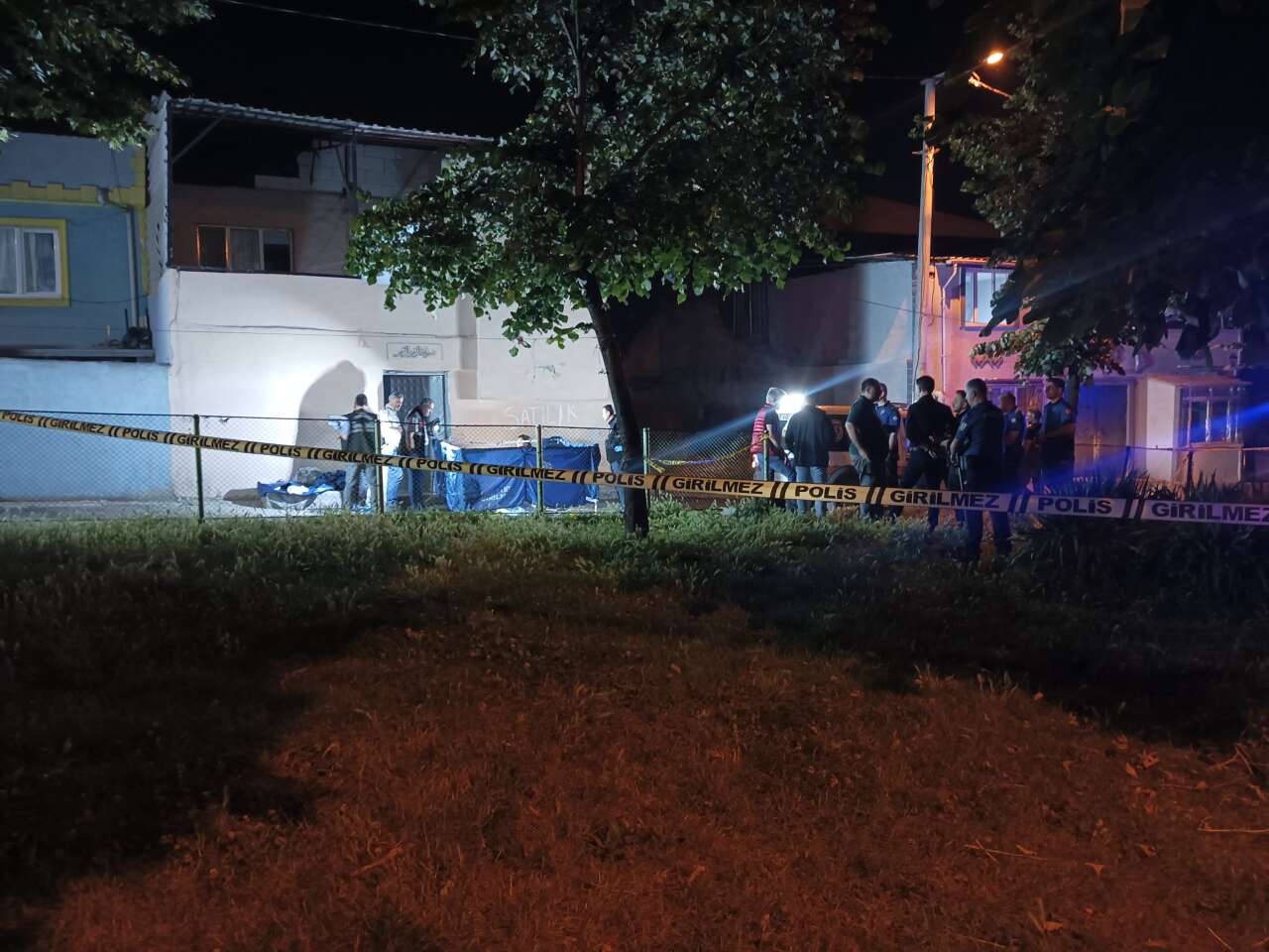 Karı-koca evlerine gelen kişi tarafından öldürüldü 3
